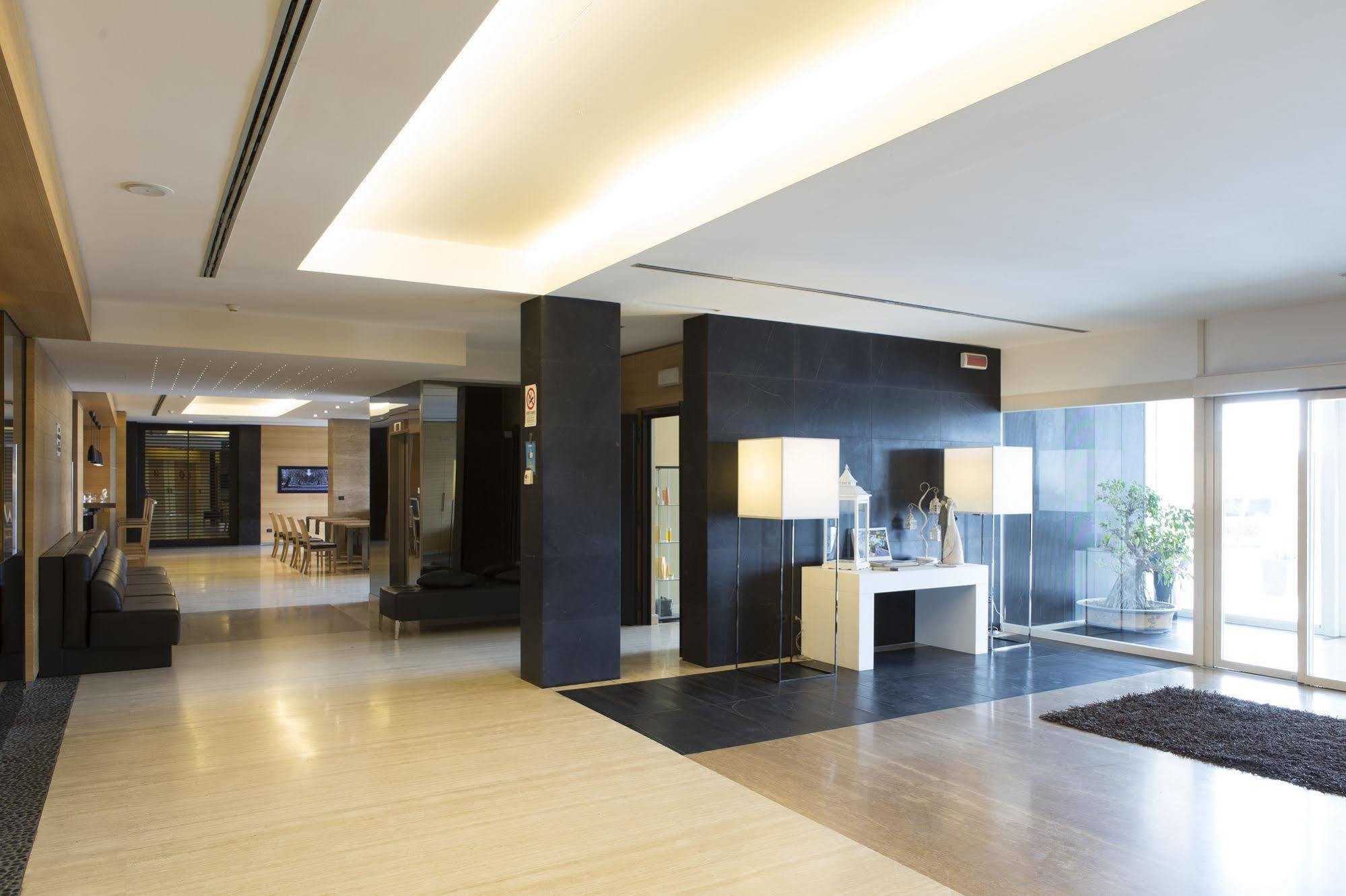 Hotel Pineta Wellness & Spa รูโวดิปูญา ภายนอก รูปภาพ