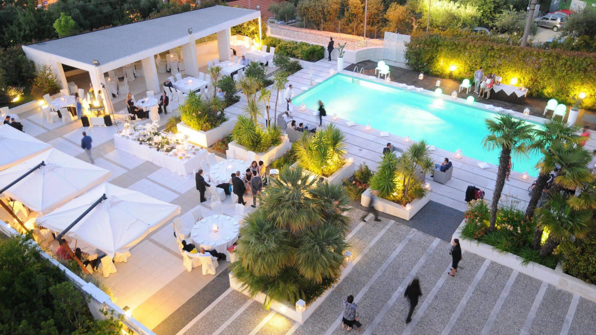 Hotel Pineta Wellness & Spa รูโวดิปูญา ภายนอก รูปภาพ